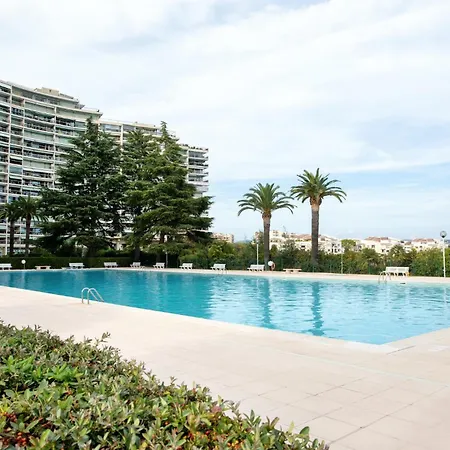 Cannes Marina Vue *