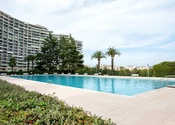 Cannes Marina Vue *