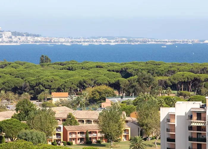Cannes Marina Vue *