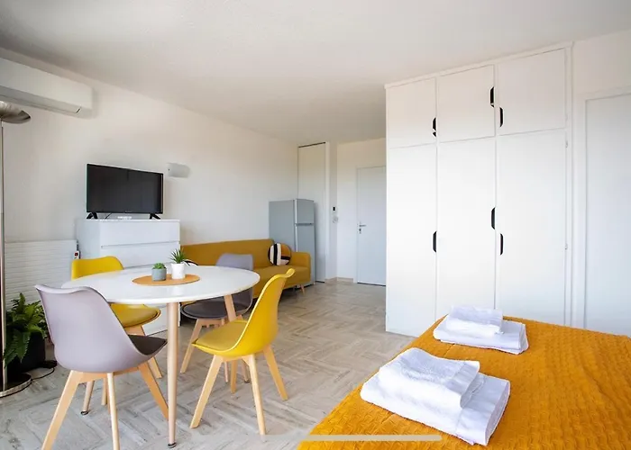 Cannes Marina Vue *